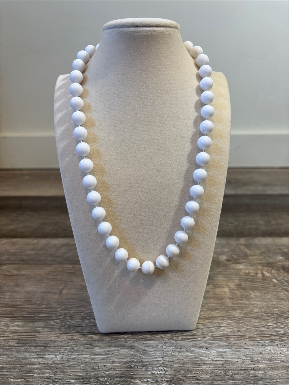 Vintage Elegant White Beaded Necklace - Classic Women’s Jewelry